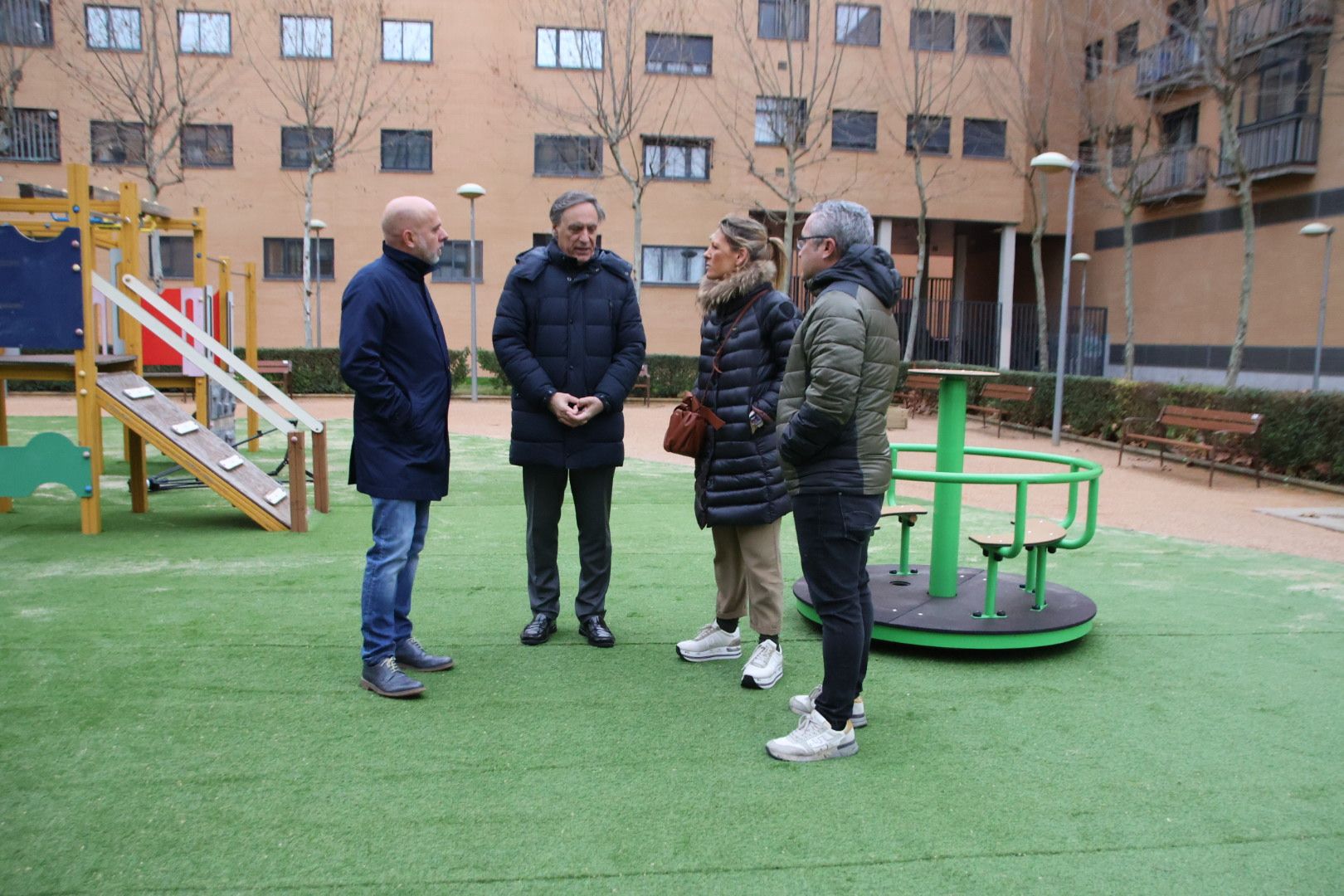 Carlos García Carbayo, visita las últimas plazas de El Zurguén modernizadas