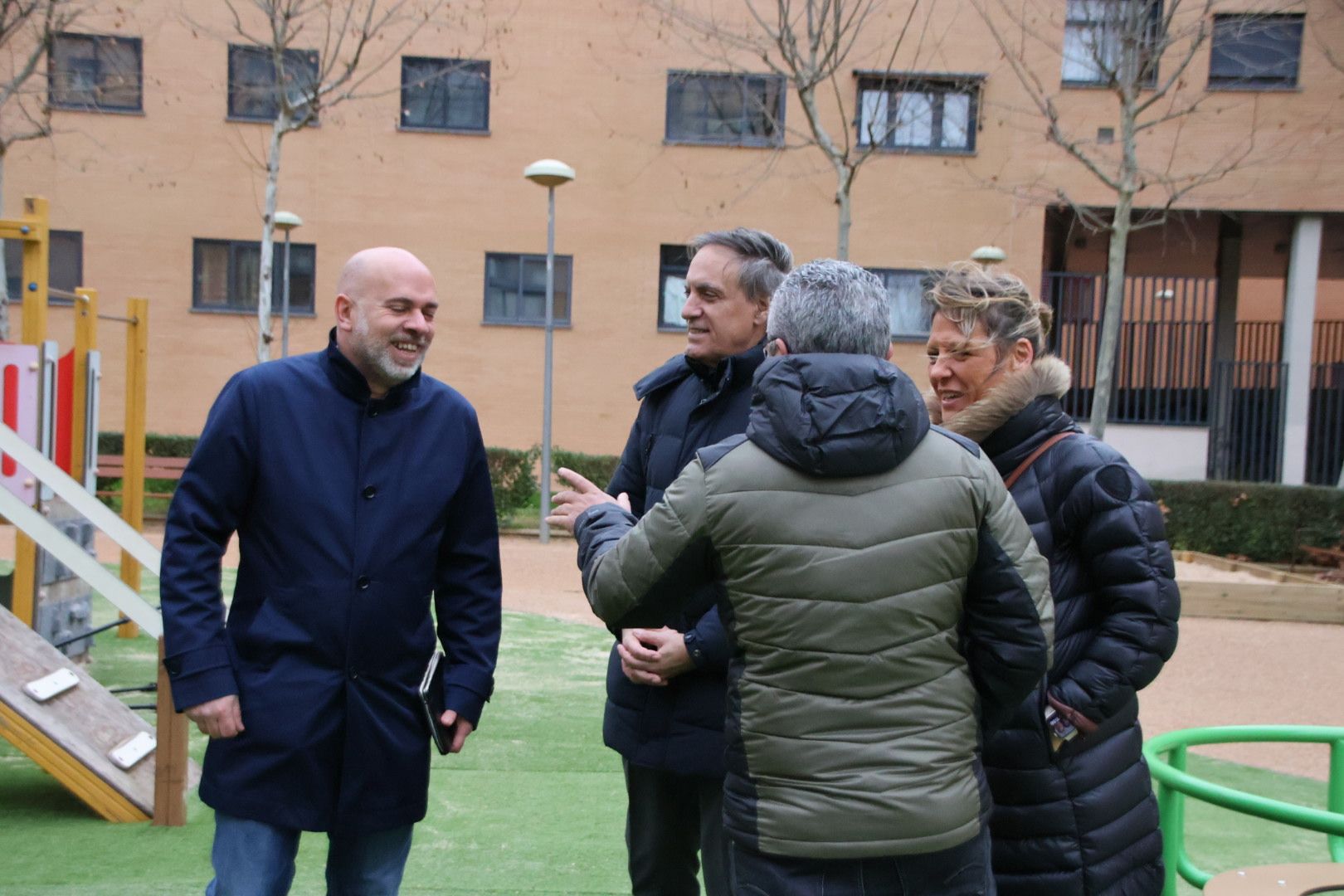 Carlos García Carbayo, visita las últimas plazas de El Zurguén modernizadas