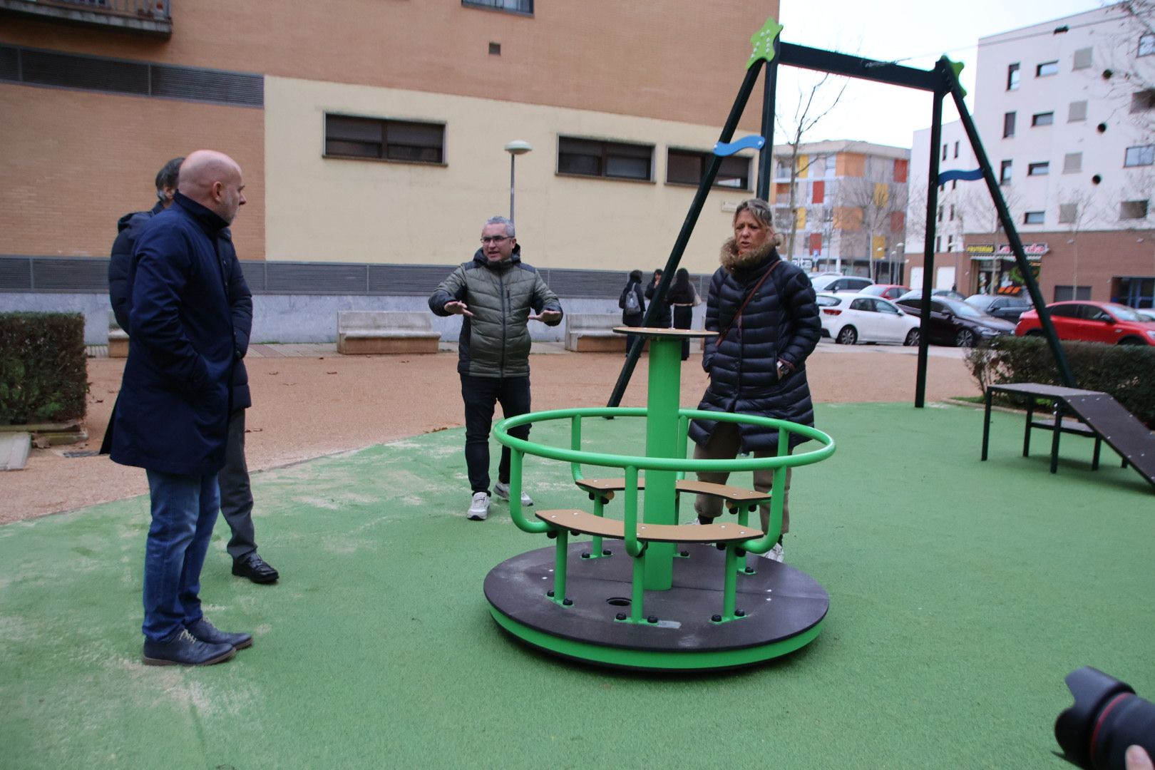 Carlos García Carbayo, visita las últimas plazas de El Zurguén modernizadas