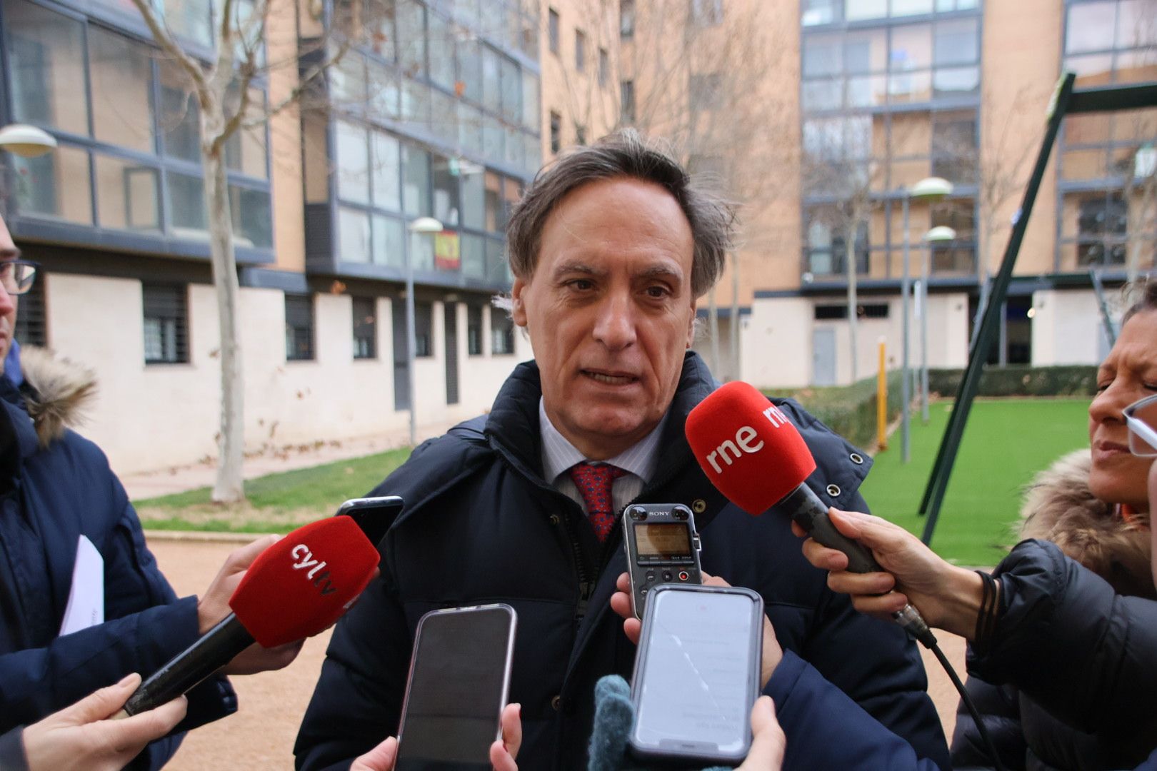 Carlos García Carbayo, visita las últimas plazas de El Zurguén modernizadas