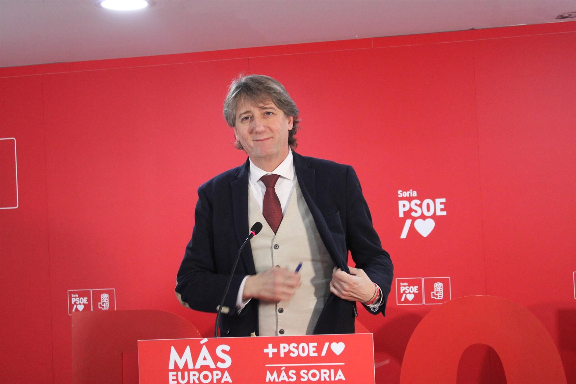 El secretario provincial del PSOE y alcalde de Soria, Carlos Martínez, durante una rueda de prensa, en la sede de Soria, a 8 de enero de 2025. - Concha Ortega Oroz - Europa Press