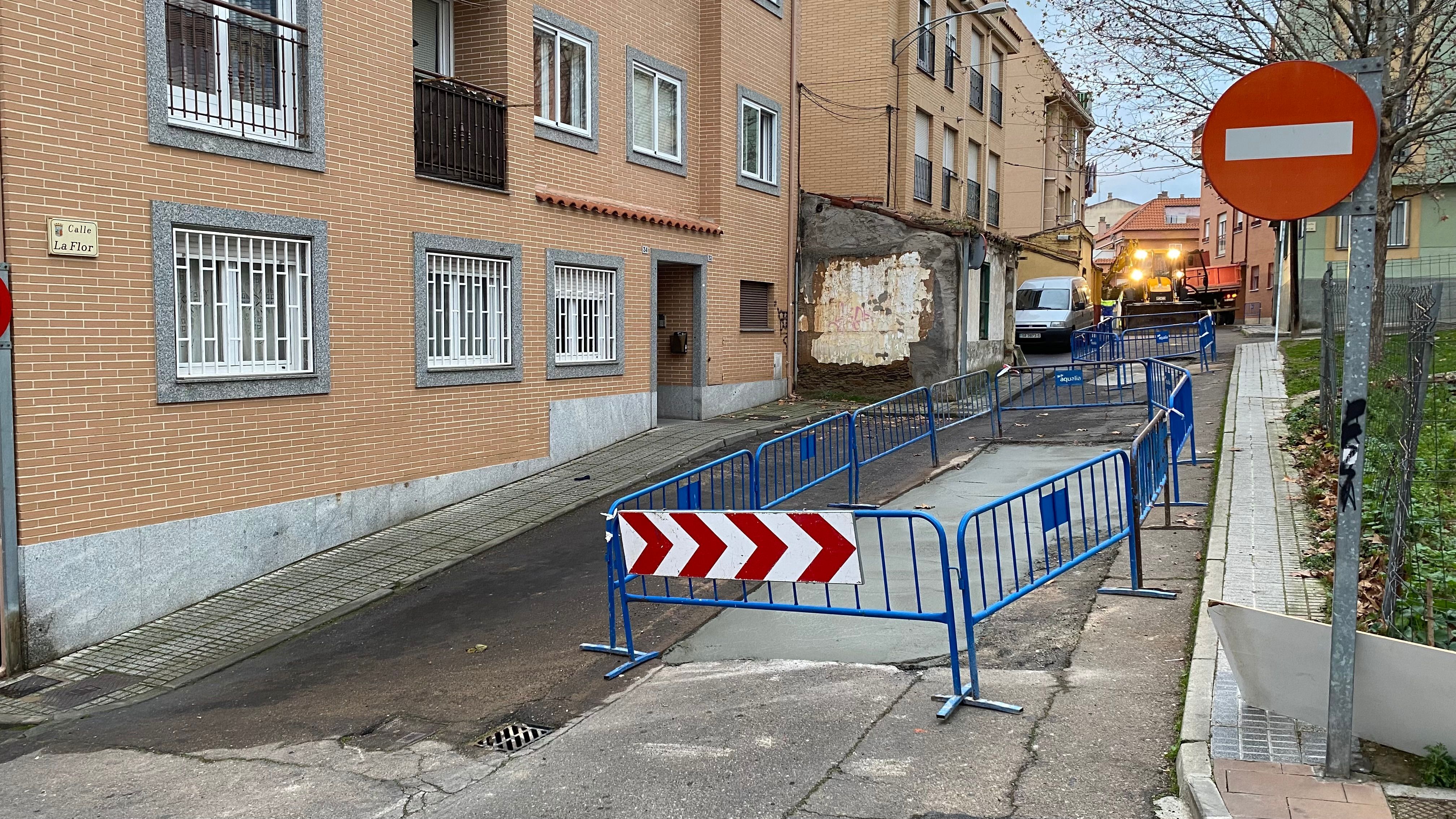 Rotura de tubería en la calle La Flor, Pizarrales. Foto  J.M.G.S 