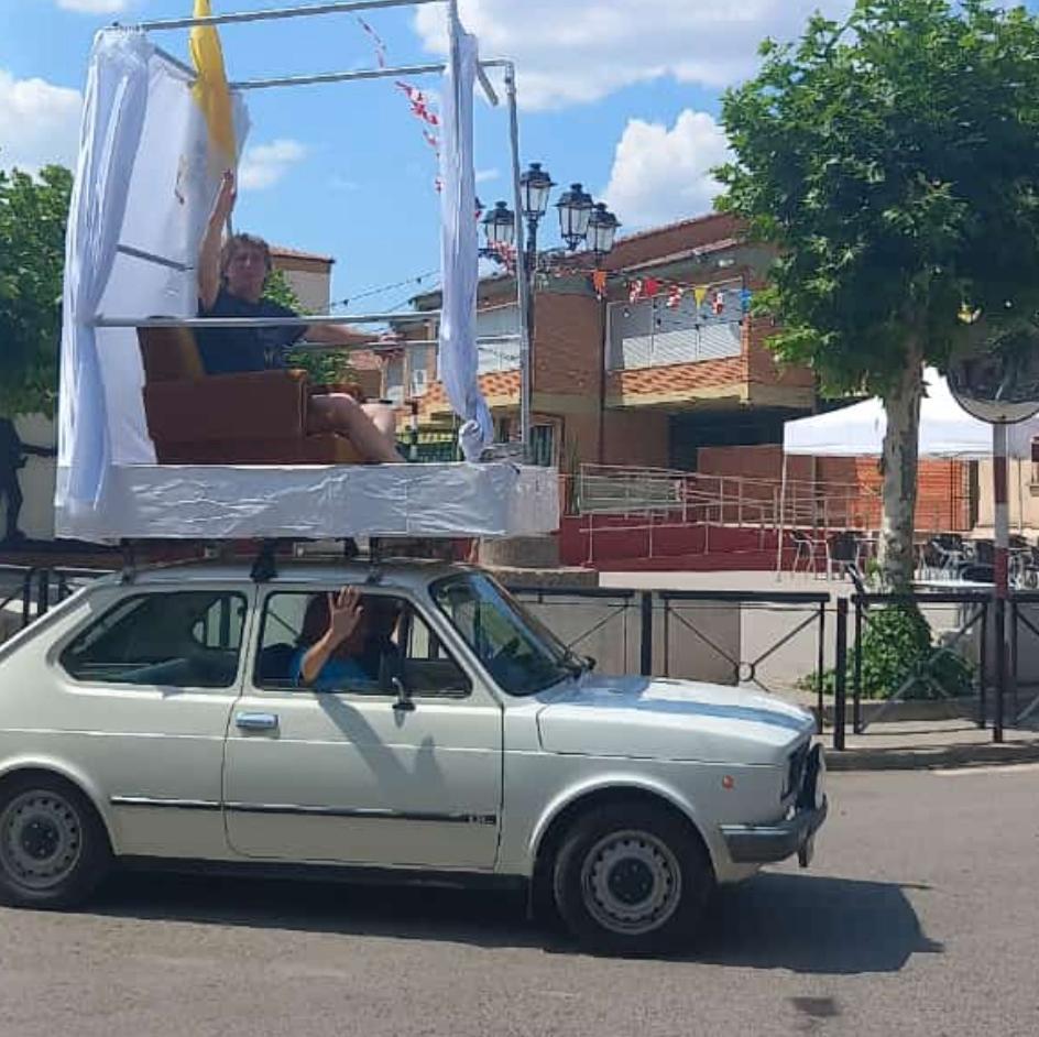 El alcalde de Soria sobre un vehículo | Foto: PP de Soria