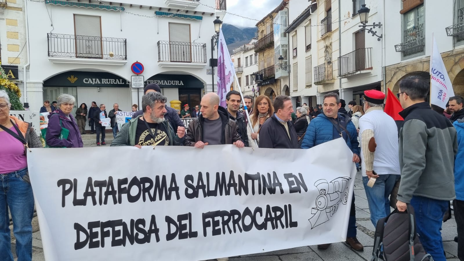 Una manifestación exige en Hervás (Cáceres) “mayor compromiso” al Gobierno para recuperar el tren Ruta de la Plata