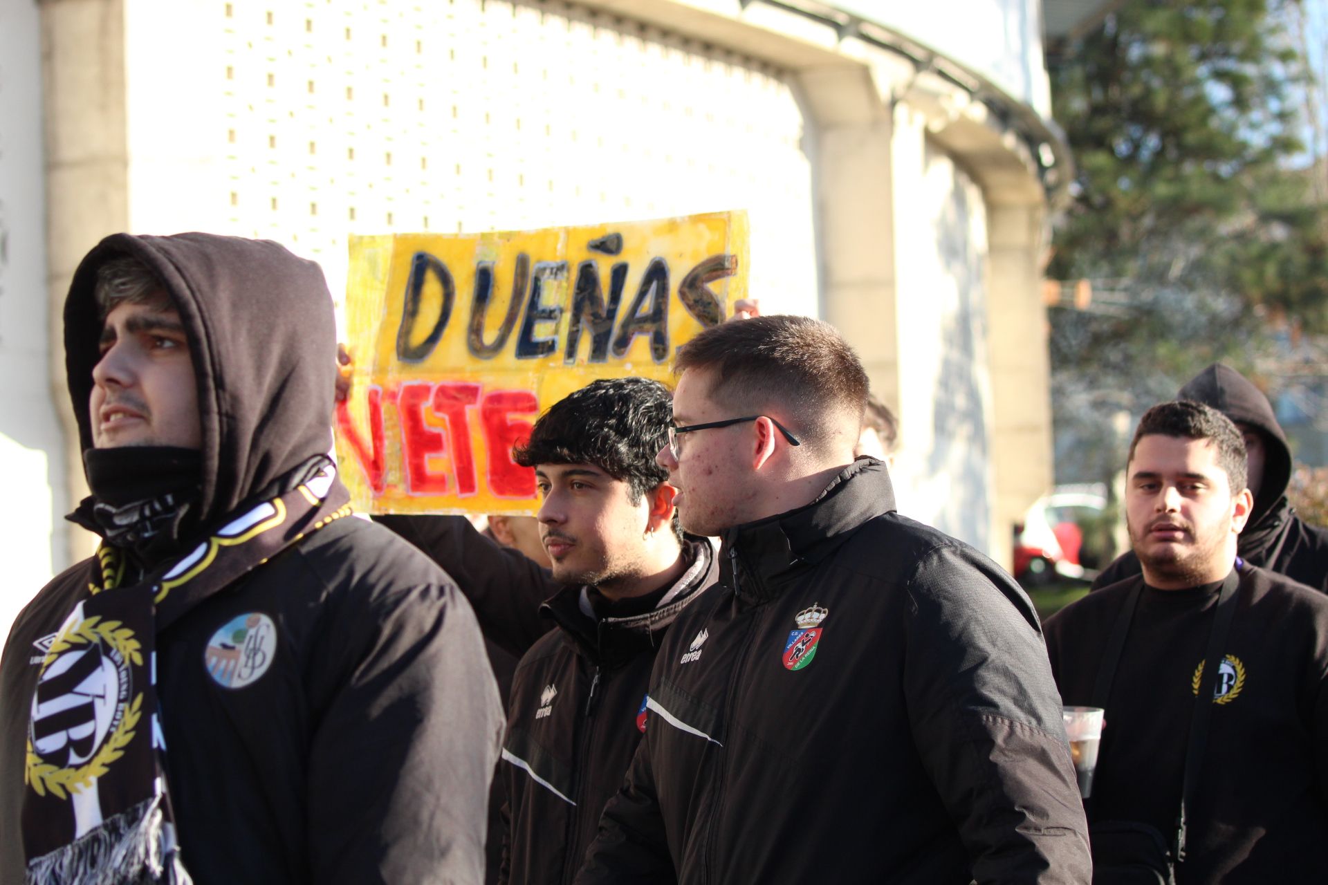 Protesta de aficionados del Salamanca CF UDS contra Rafa Dueñas