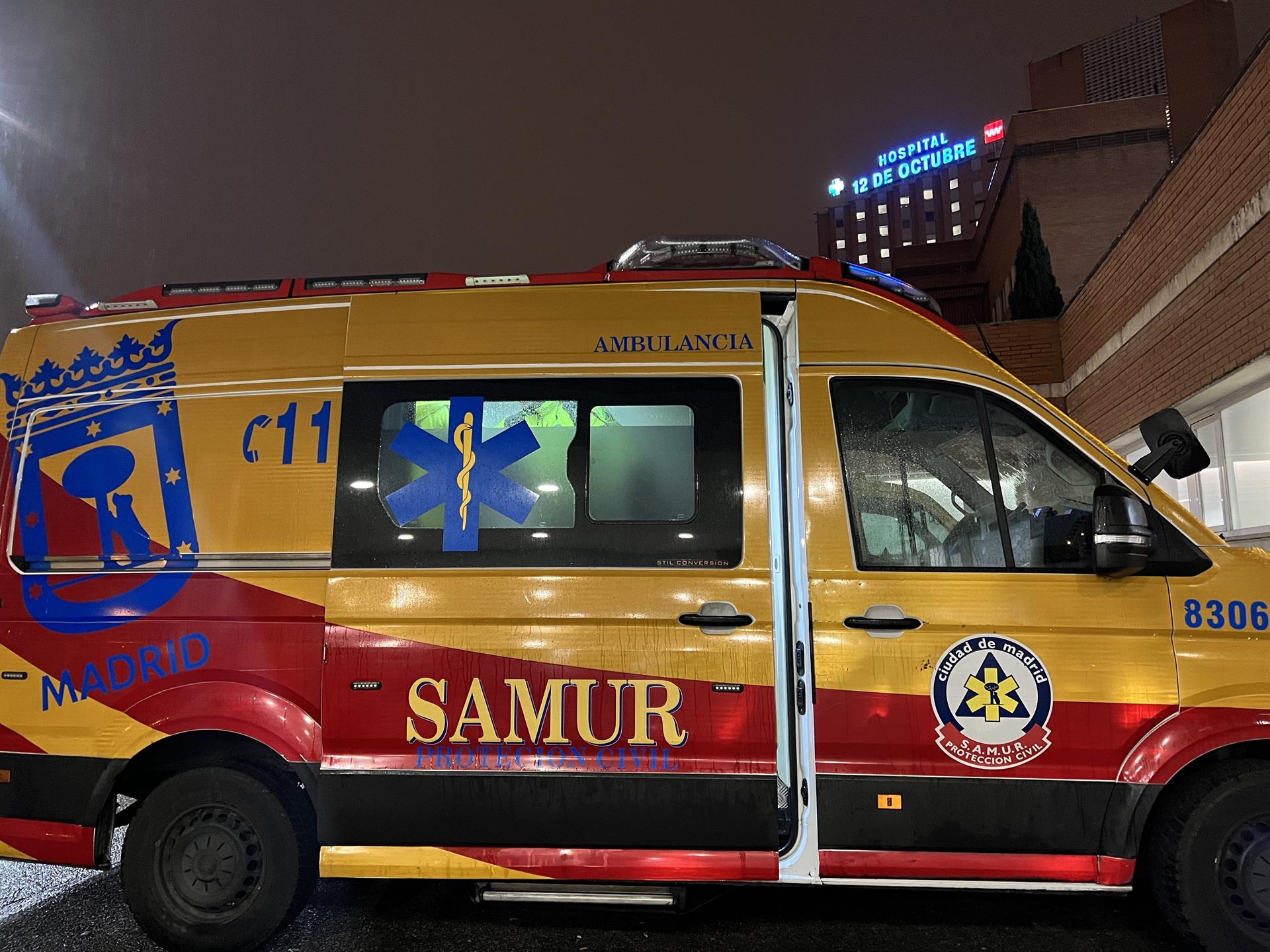 Archivo - Ambulancia de SAMUR Protección Civil frente al Hospital 12 de Octubre de Madrid - EMERGENCIAS MADRID - Archivo