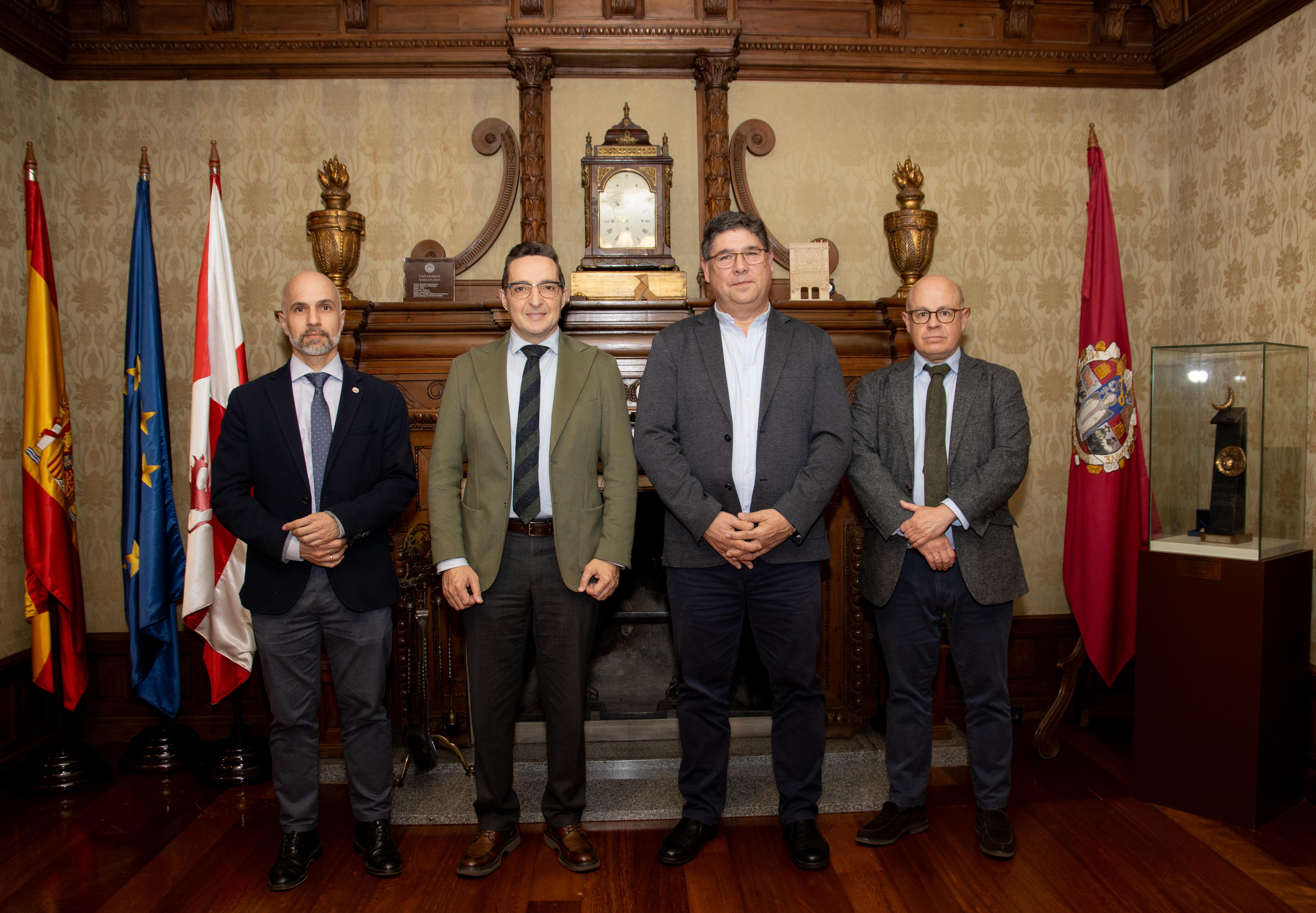 Juan Manuel Corchado recibe al presidente de CEOE-CEPYME Empresas de Salamanca. Autor:  Sandra López - Comunicación USAL