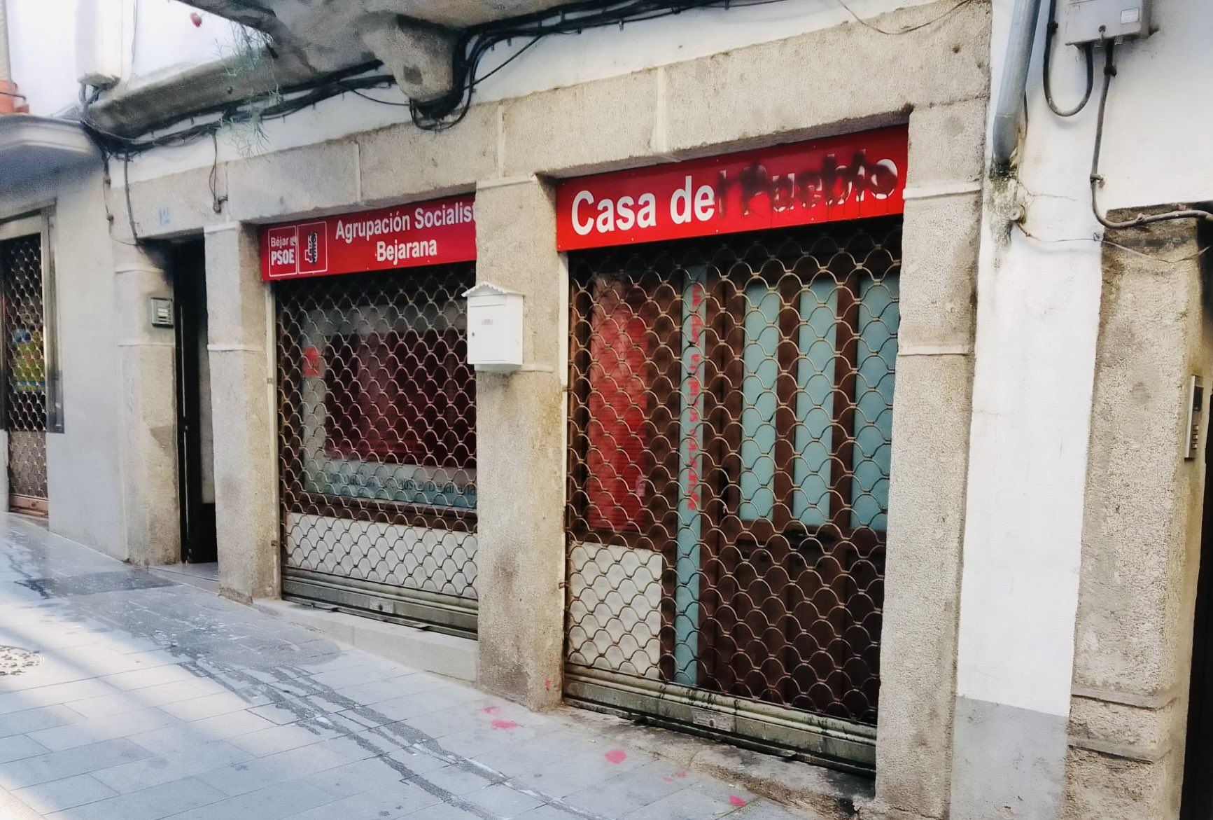 Sede del PSOE en Béjar vandalizada. Foto PSOE Salamanca 