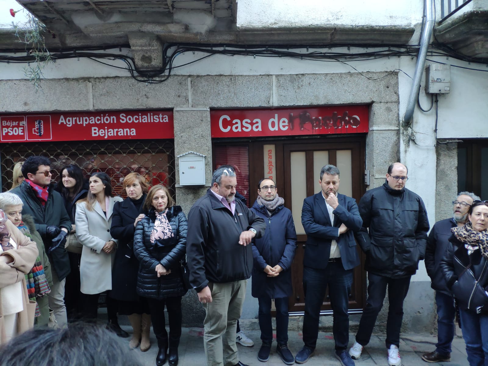 Concentración silenciosa ante la sede del PSOE de Béjar 