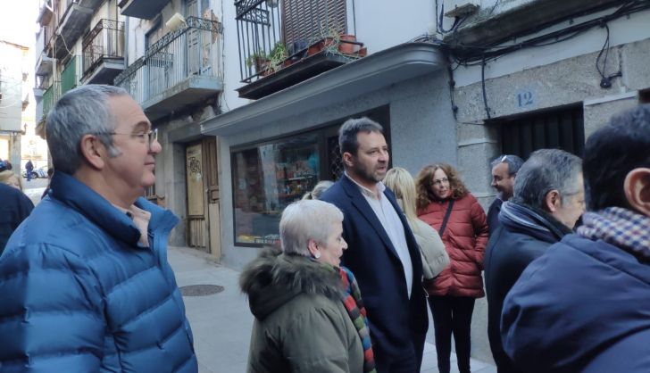 Concentración silenciosa ante la sede del PSOE de Béjar 