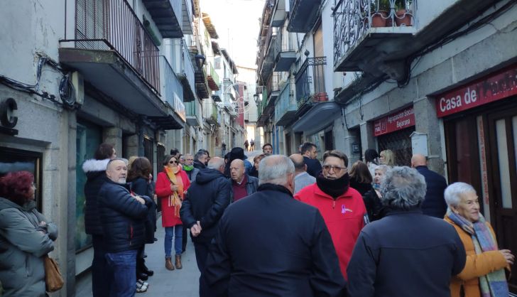 Concentración silenciosa ante la sede del PSOE de Béjar 