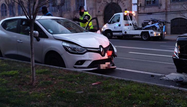 Choque dos turismos en Canalejas (1)