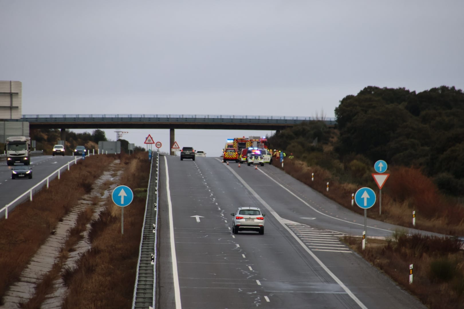 Dos heridos y una persona atrapada en un accidente en la A-66