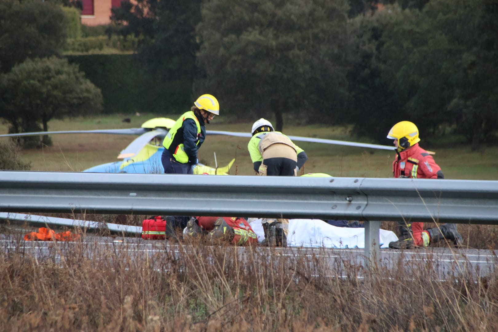 Dos heridos y una persona atrapada en un accidente en la A-66