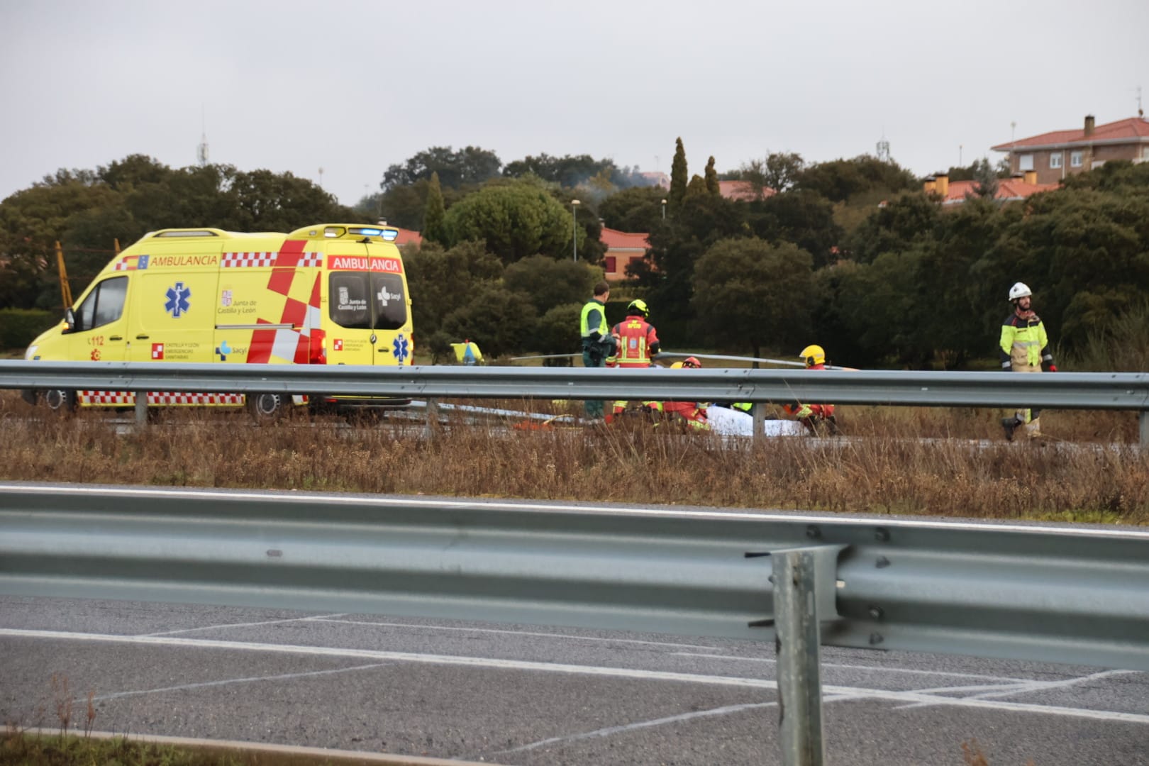 Dos heridos y una persona atrapada en un accidente en la A-66