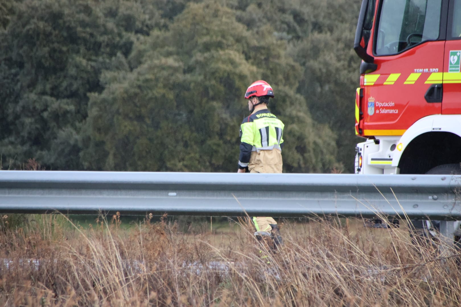 Dos heridos y una persona atrapada en un accidente en la A-66