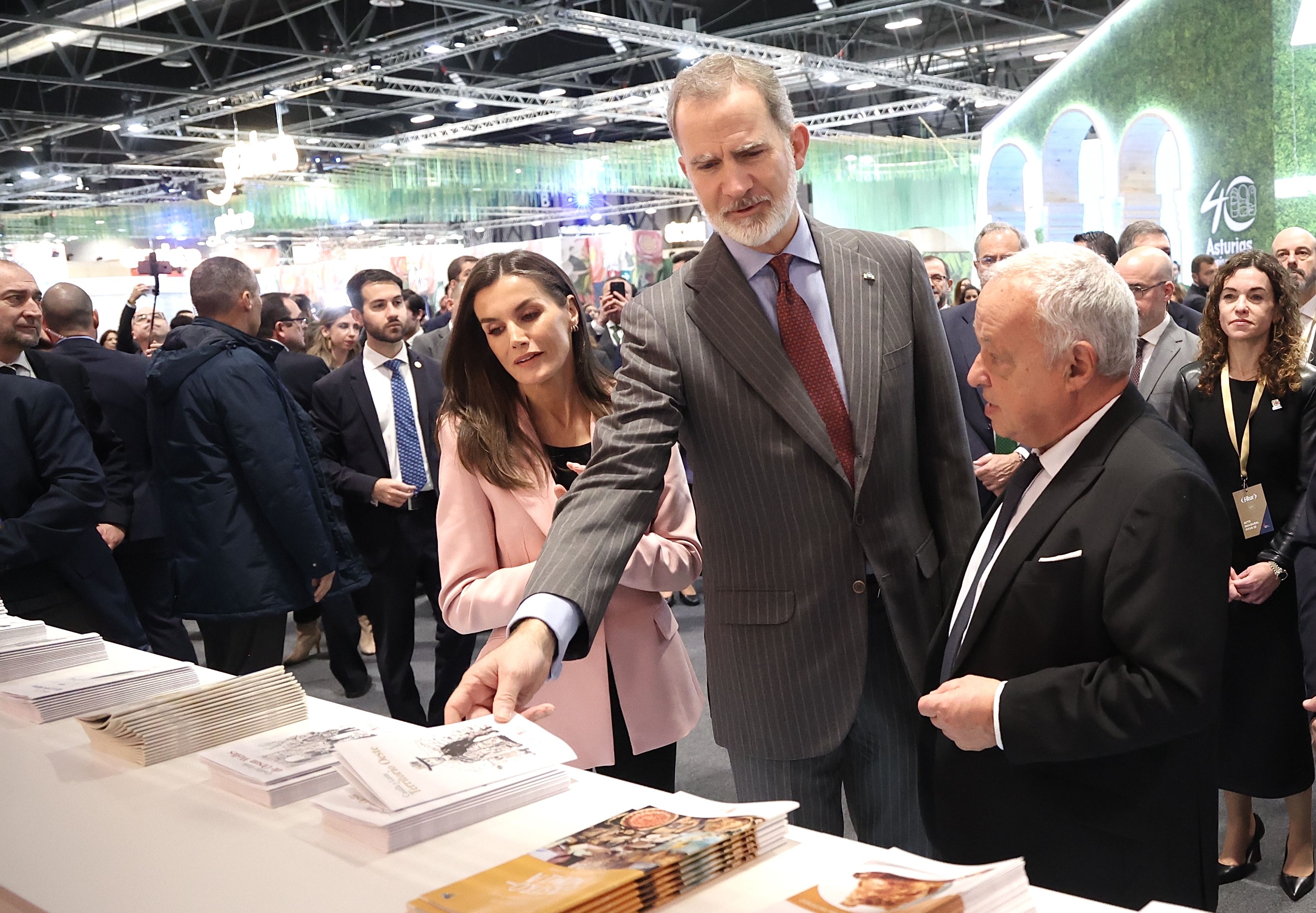 Los Reyes durante la Inauguración de Fitur 2025, visitan el stand de Castilla y León. Juan Lázaro (ICAL)