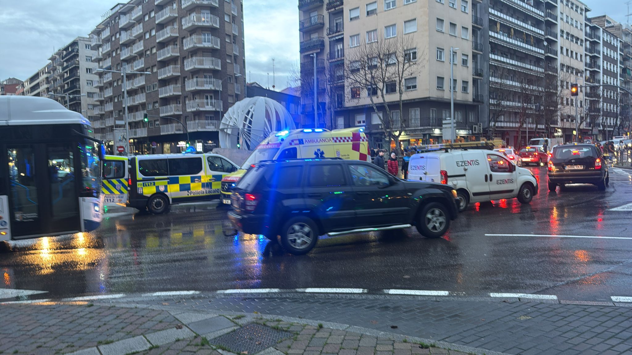 Atropellan a una ciclista en la rotonda la UDS 