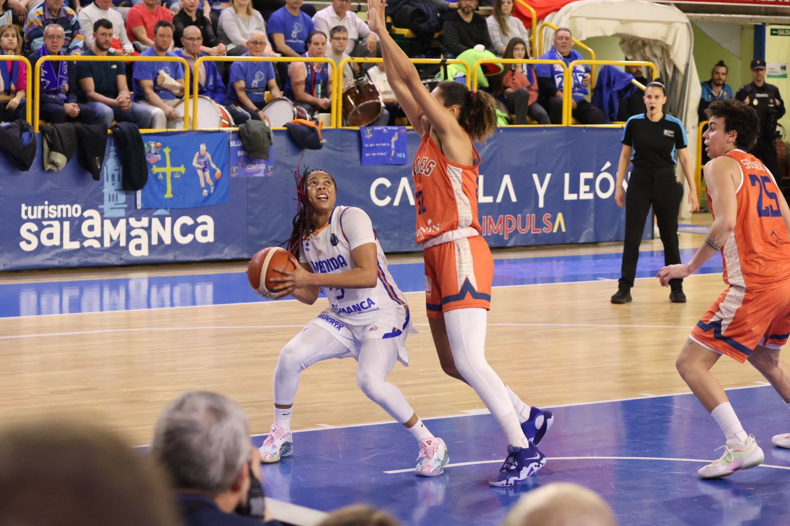 Perfumerías Avenida - Bourges Basket