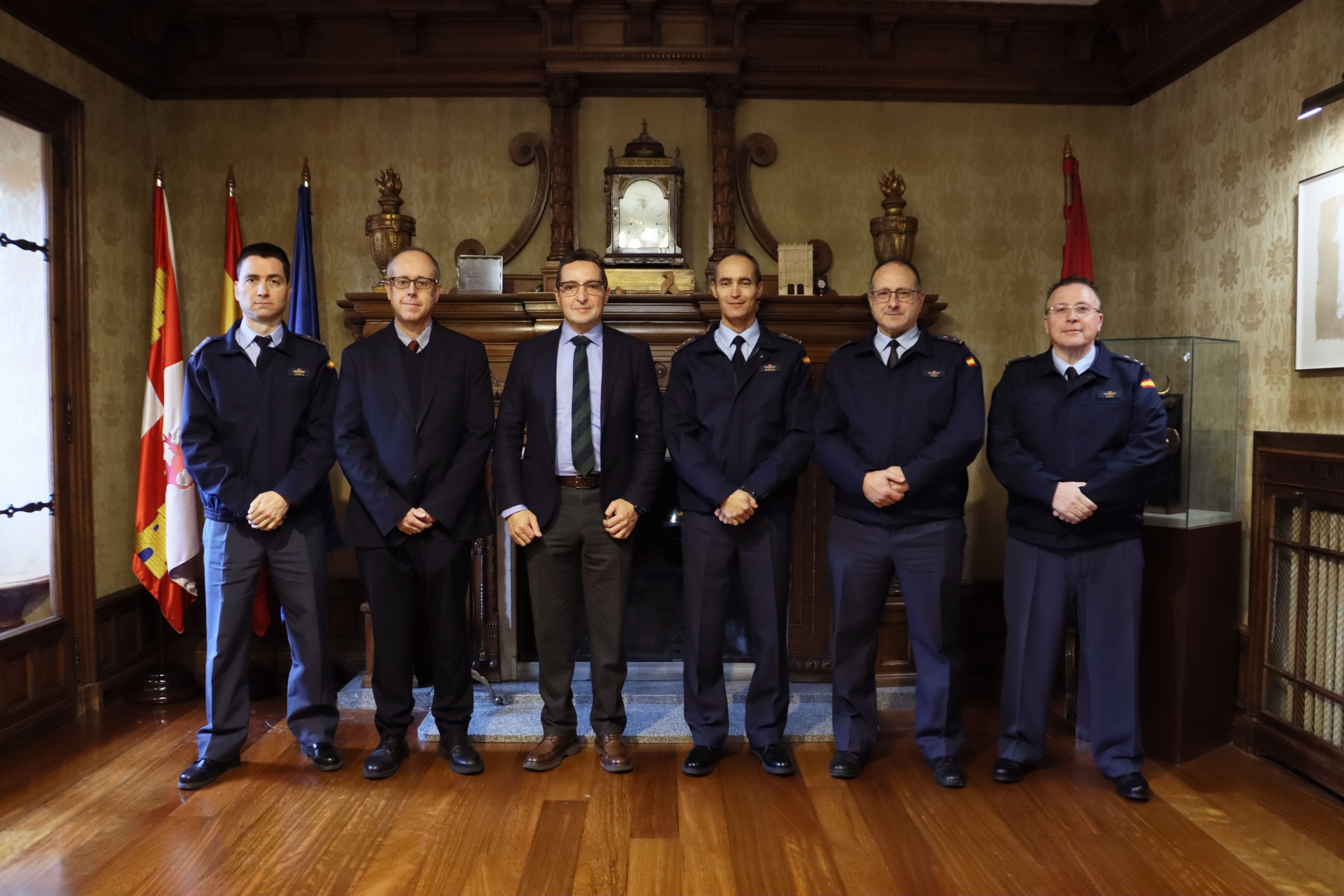 Encuentro en el Rectorado con los miembros del Ejército del Aire y del Espacio. Autor:  Sandra López - Comunicación USAL