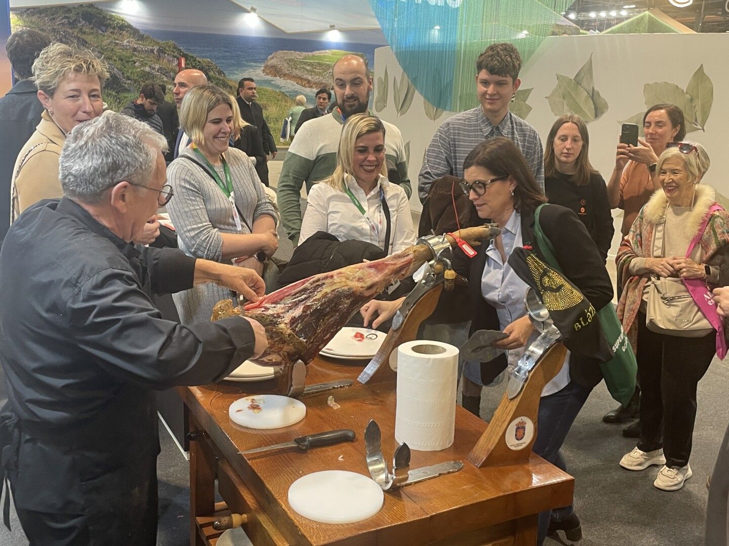 Guijuelo se corona como capital mundial del cerdo ibérico en Fitur