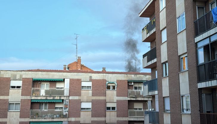 Intervención de bomberos del Ayuntamiento de Salamanca en la calle Río Guadalquivir (1)