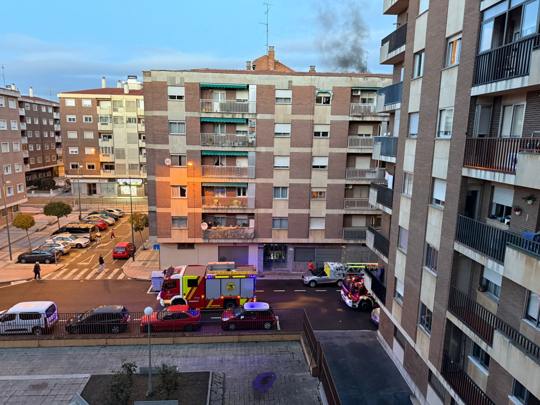 Intervención de bomberos del Ayuntamiento de Salamanca en la calle Río Guadalquivir (2)