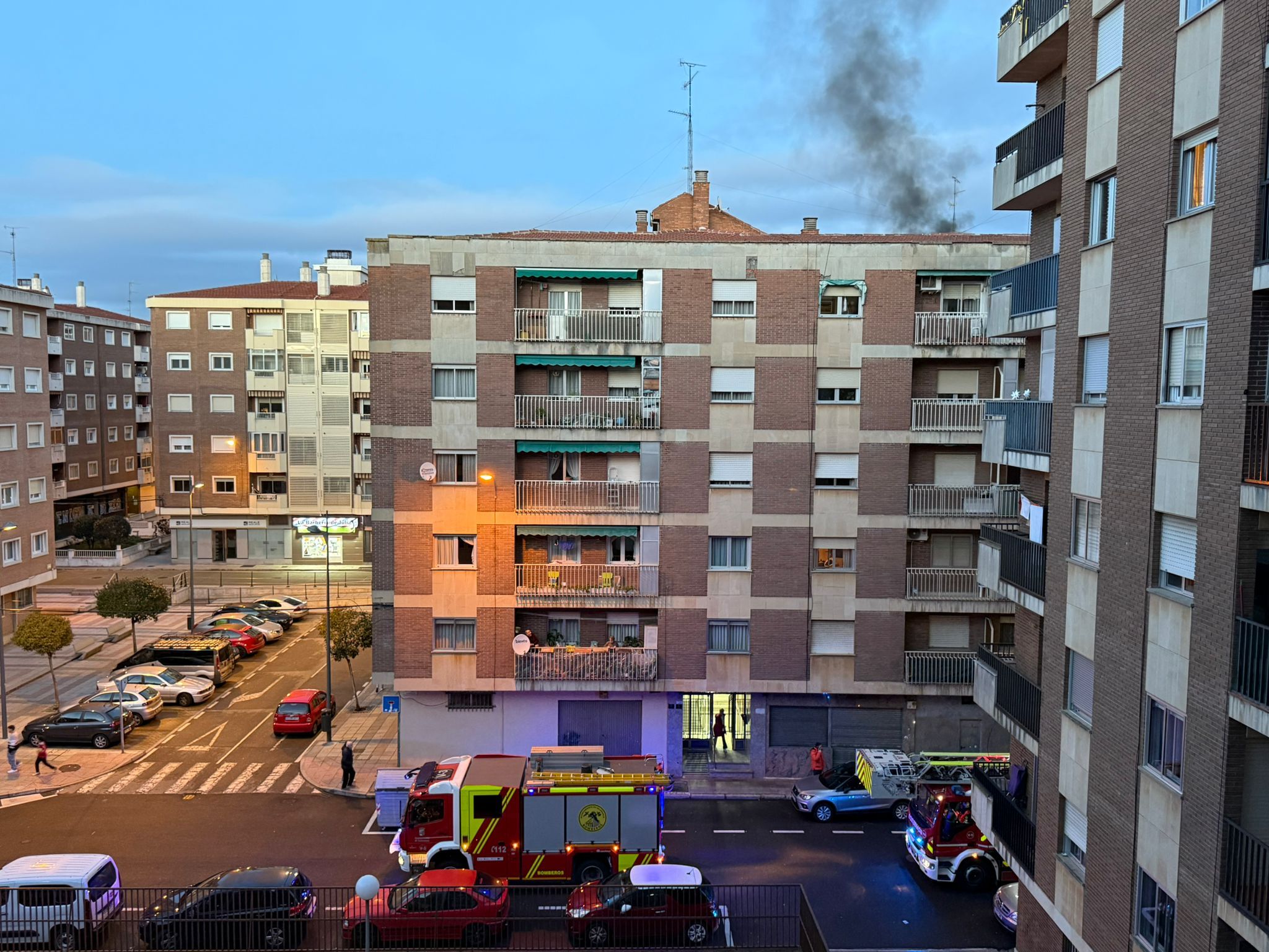 Intervención de bomberos del Ayuntamiento de Salamanca en la calle Río Guadalquivir (4)