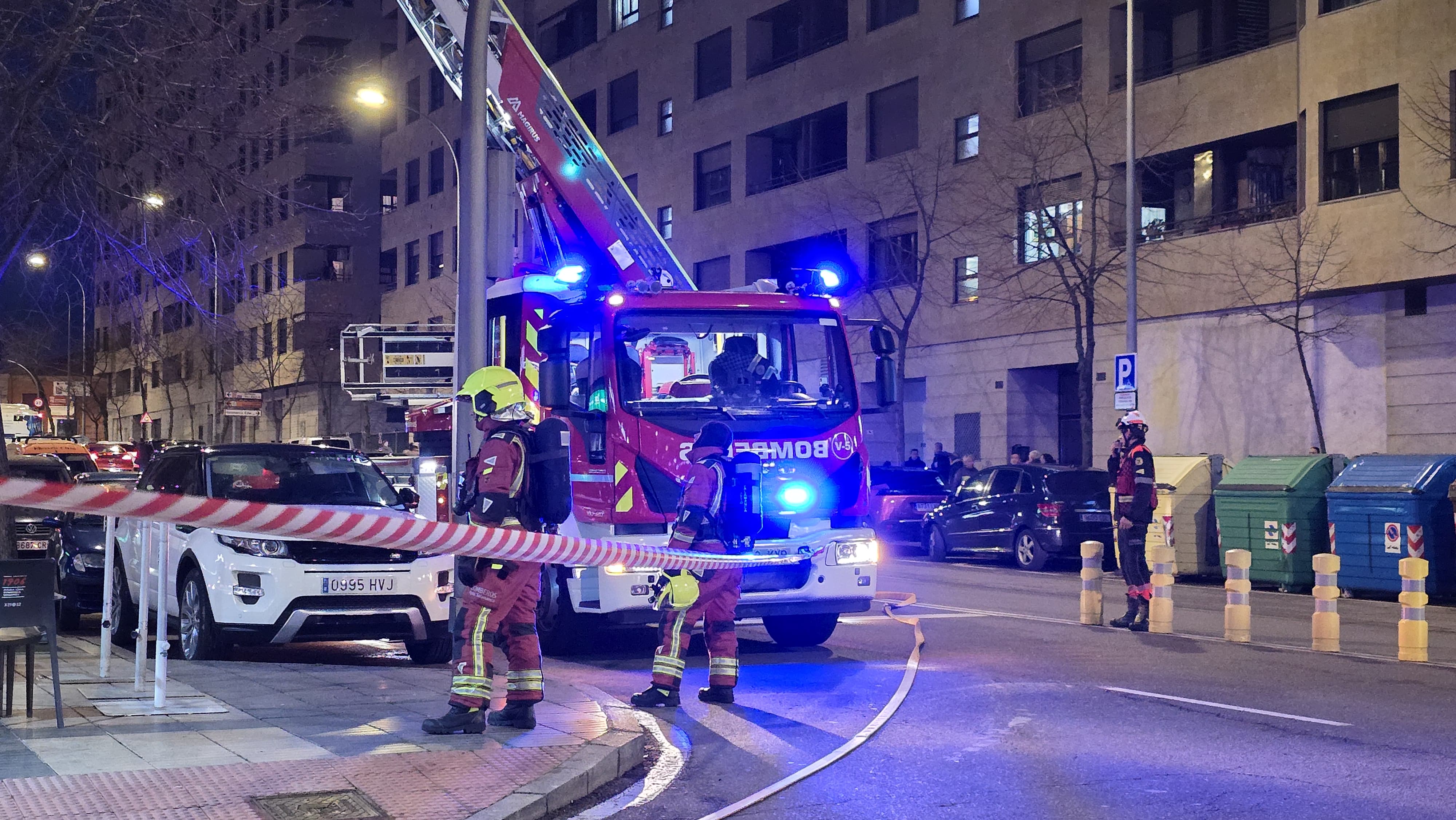 Intervención de bomberos del Ayuntamiento de Salamanca en el paseo de la Estación. Foto Andrea M. 