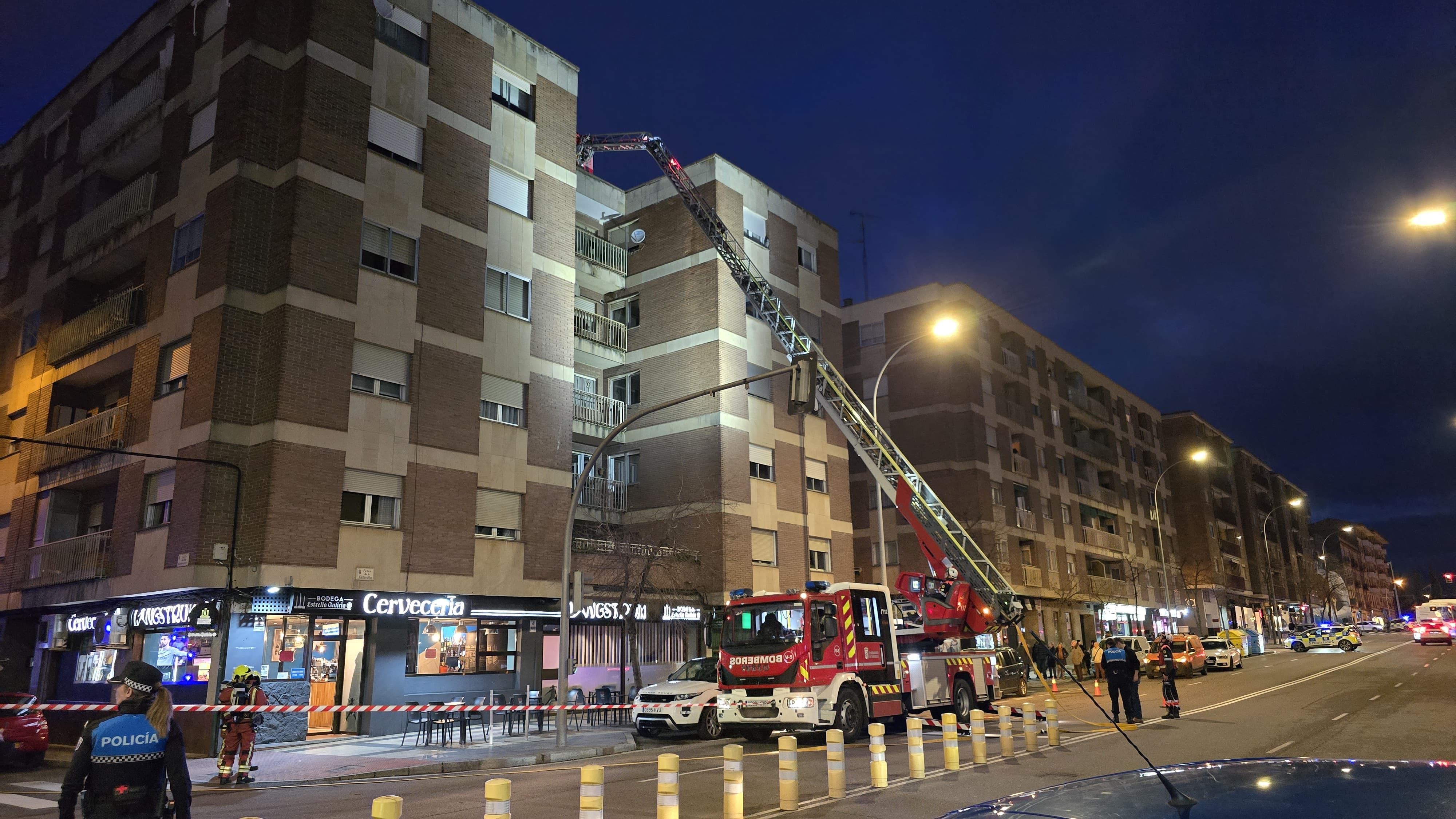 Intervención de bomberos del Ayuntamiento de Salamanca en el paseo de la Estación. Foto Andrea M. 