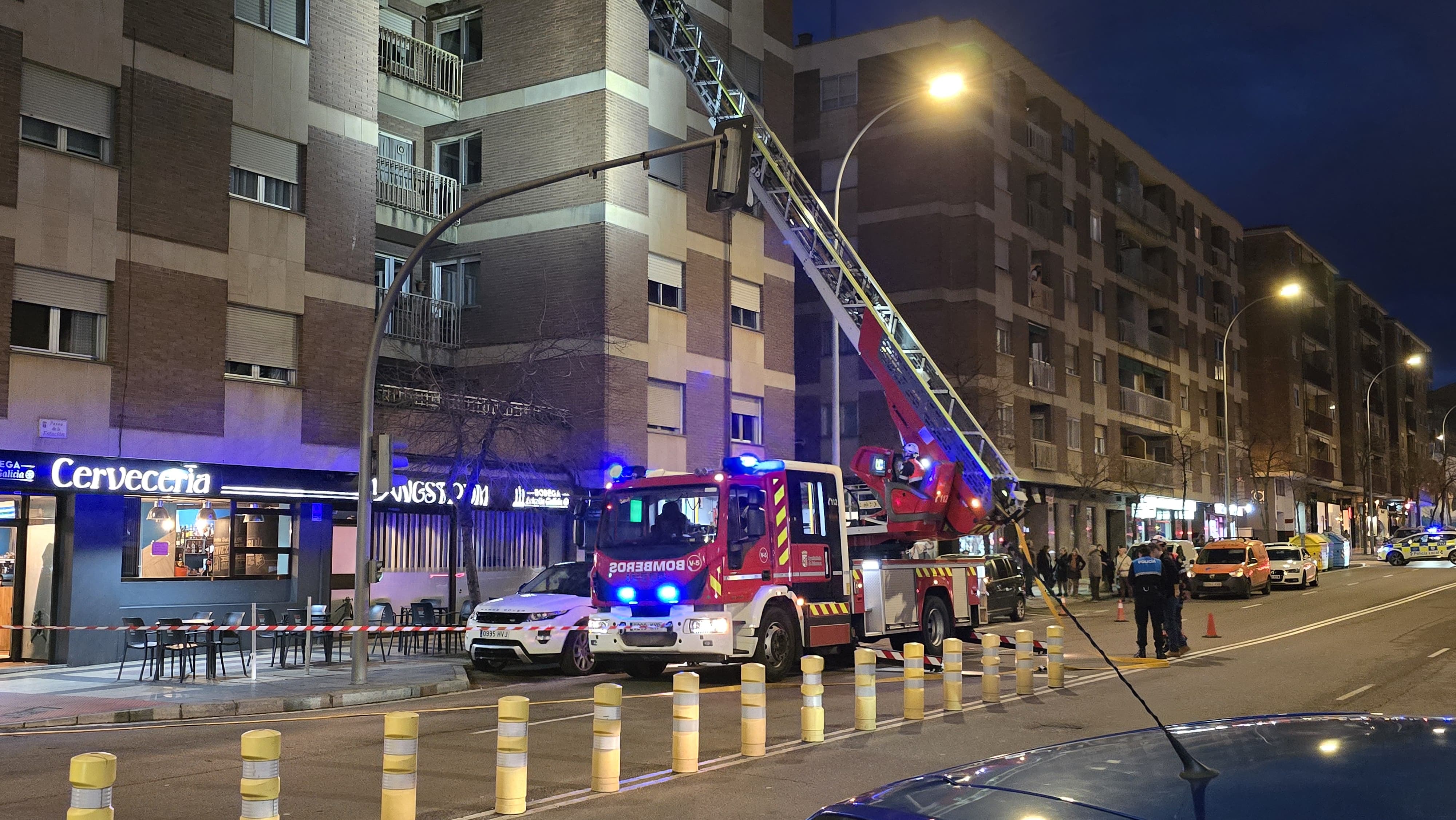 Intervención de bomberos del Ayuntamiento de Salamanca en el paseo de la Estación. Foto Andrea M. 