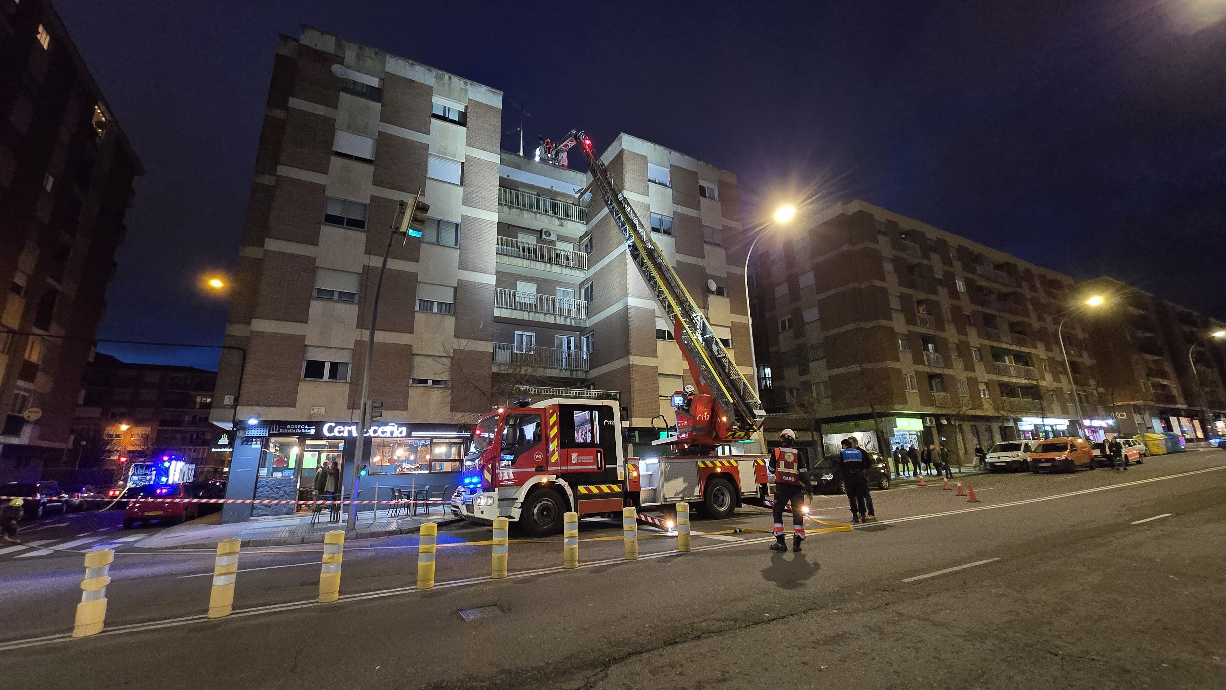 Intervención de bomberos del Ayuntamiento de Salamanca en el paseo de la Estación. Foto Andrea M. 