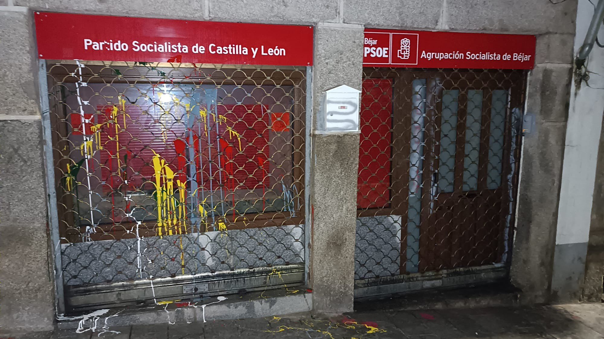 Sede del PSOE Béjar ha vuelto a amanecer con pintadas; es la segunda vez en pocos días