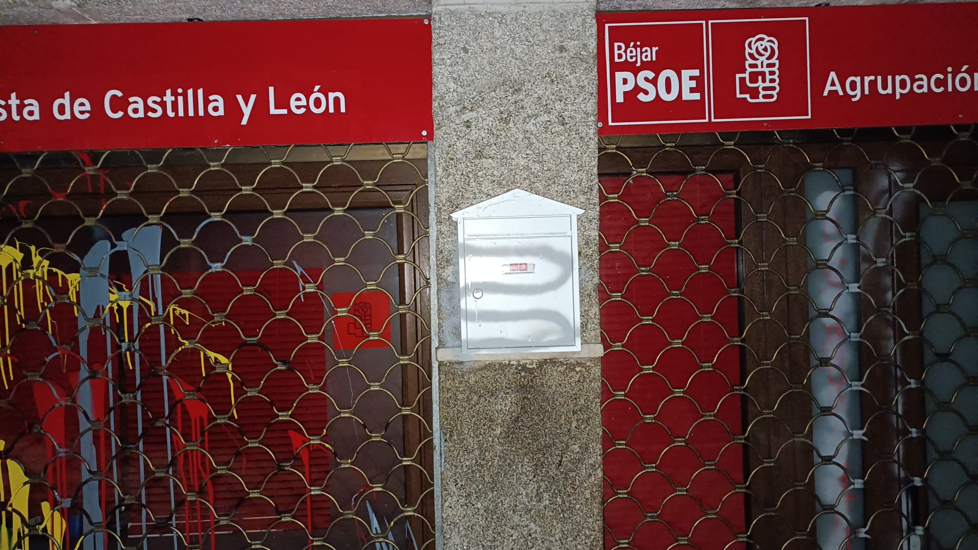 Sede del PSOE Béjar ha vuelto a amanecer con pintadas; es la segunda vez en pocos días