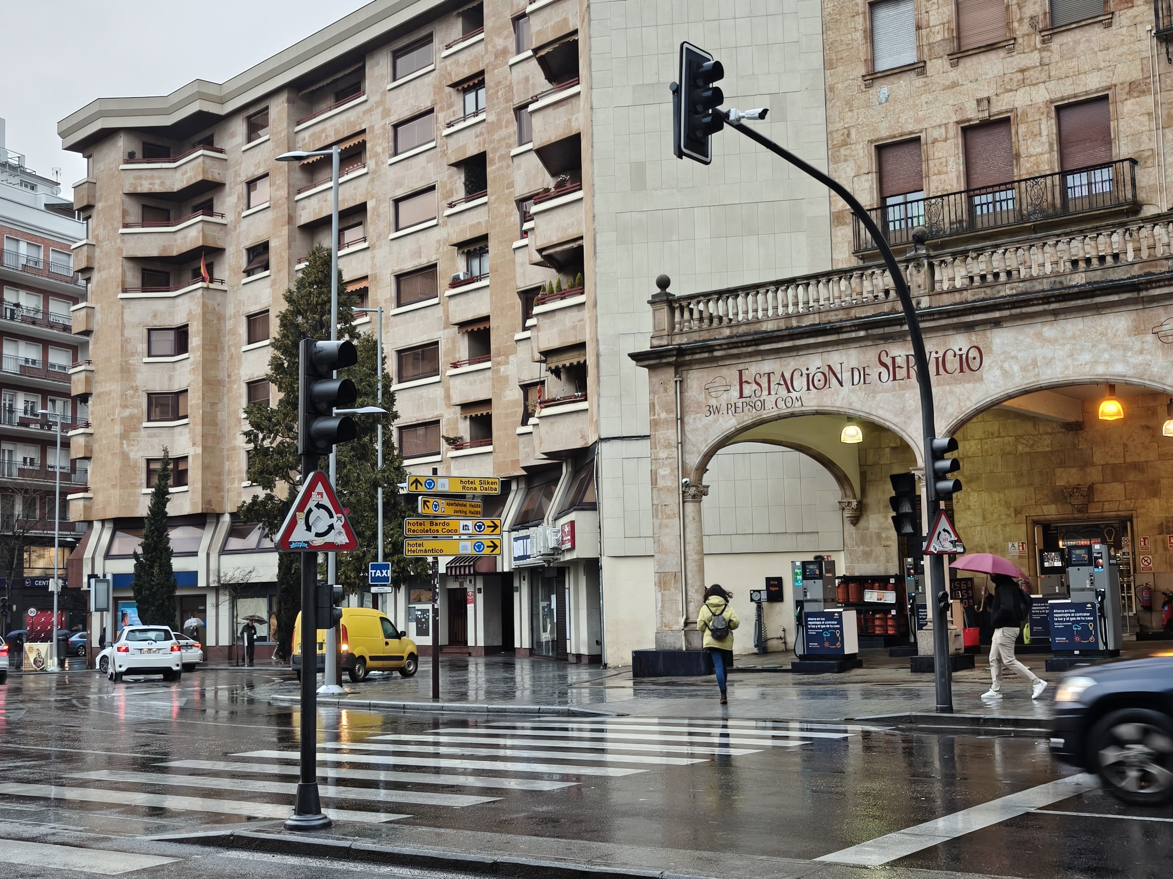 Semáforos apagados en avenida de Mirat