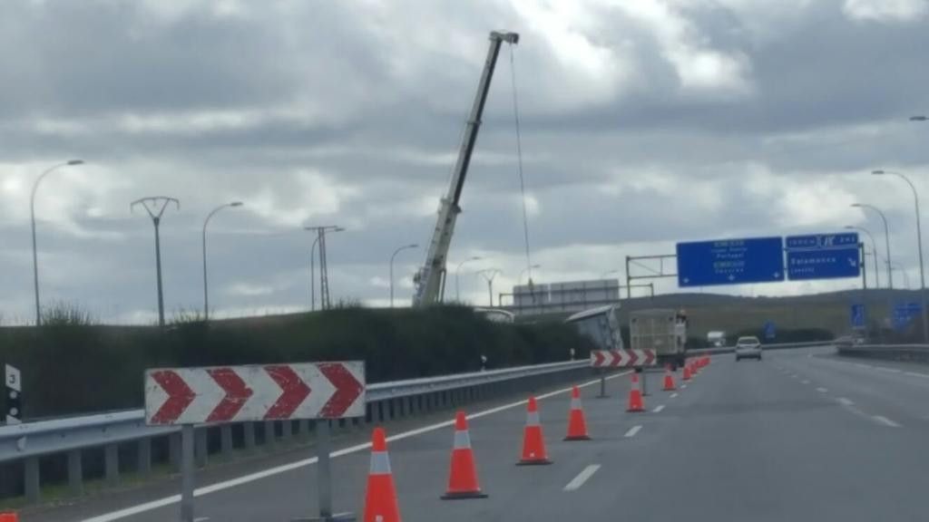  Accidente de tráfico entre dos camiones 