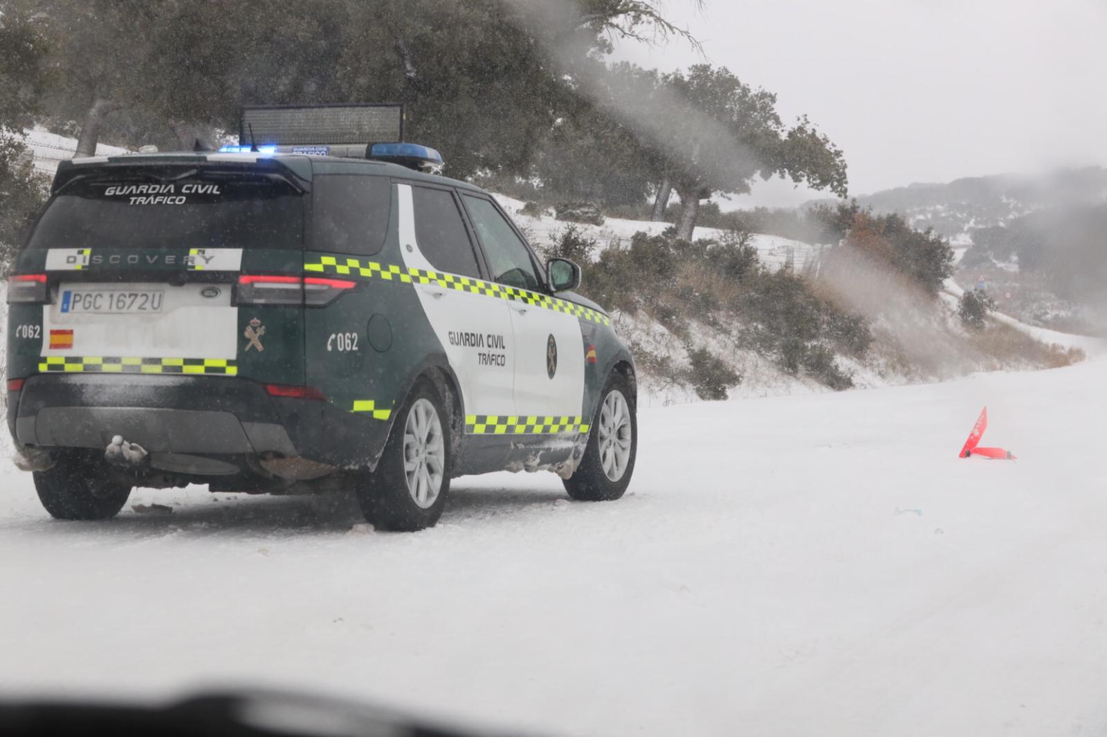 Guardia Civil de tráfico, nieve (3)