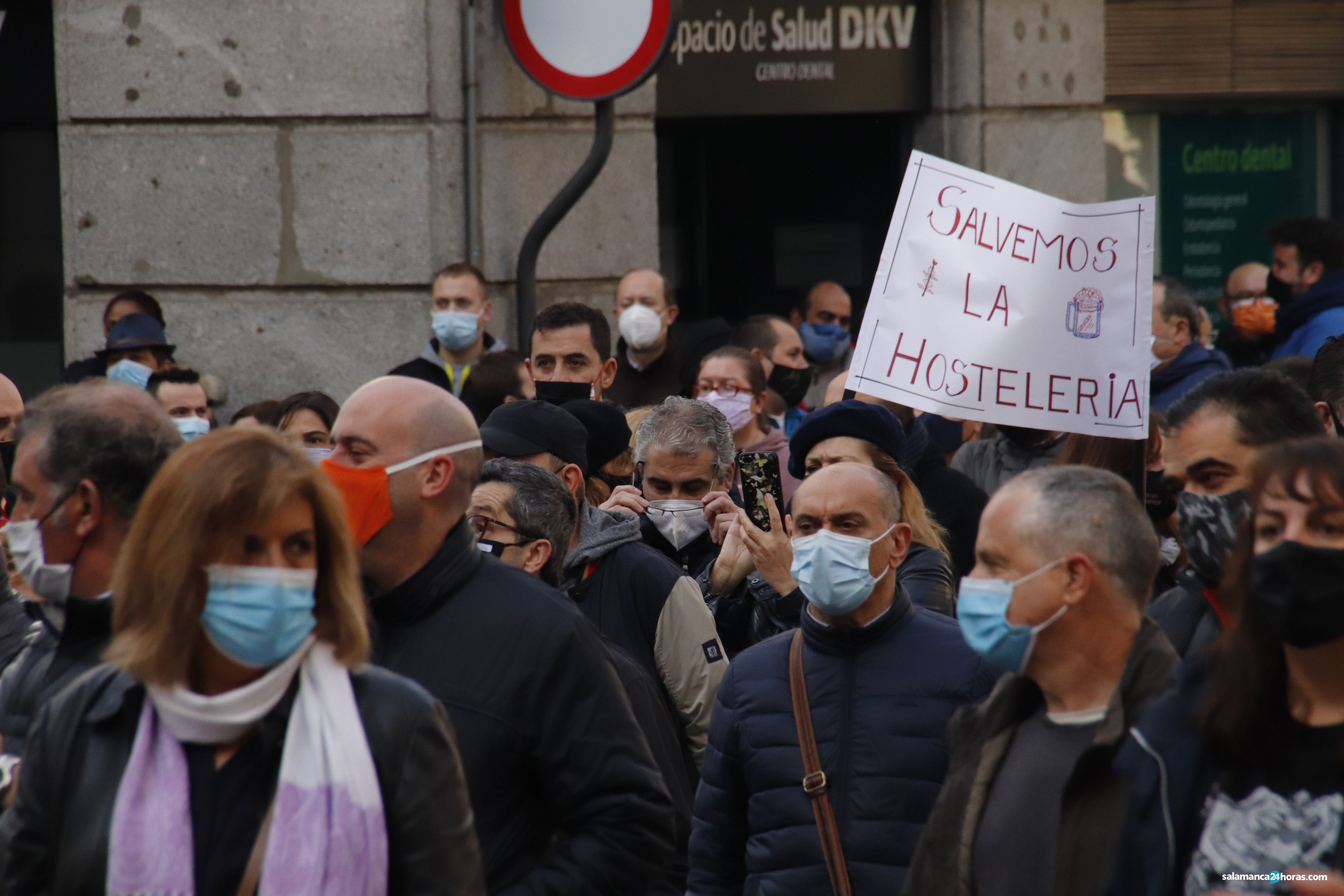 Protesta en la plaza de la Constitución de los hosteleros de Salamanca | Archivo