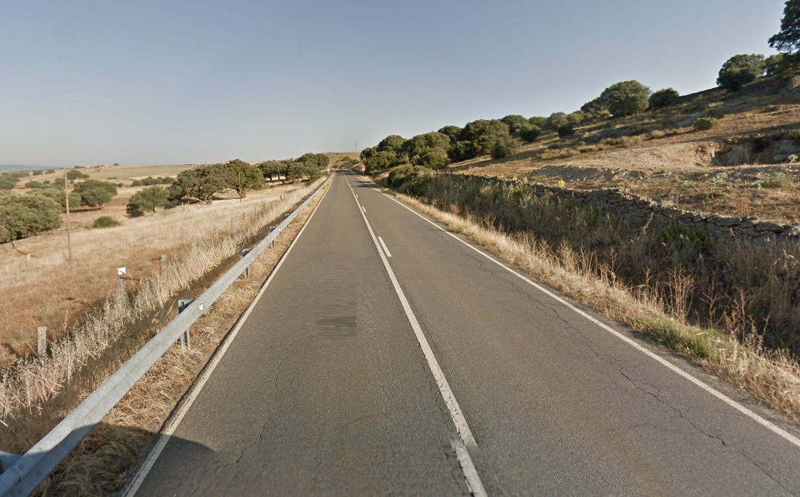 Carretera que une Guijuelo con la provincia de Ávila poco después de pasar Cespedosa de Tormes | Foto: Google Maps