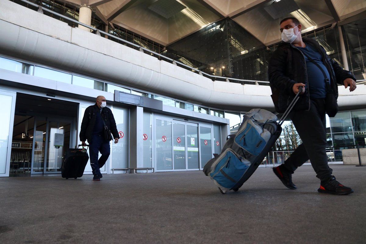 Pasajeros en un aeropuerto | Foto: EP