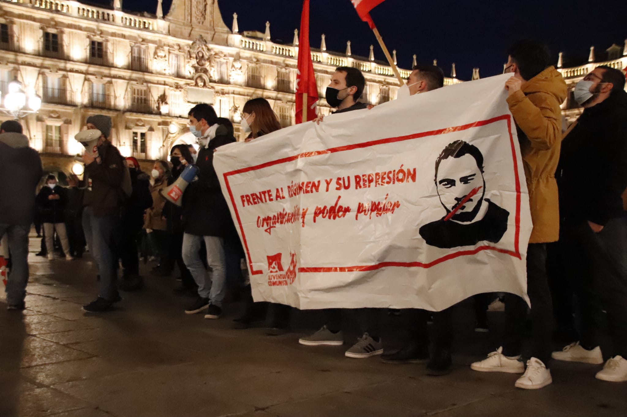 Manifestación en la Plaza Mayor de Salamanca en protesta por el encarcelamiento del rapero Pablo Hasel (2)