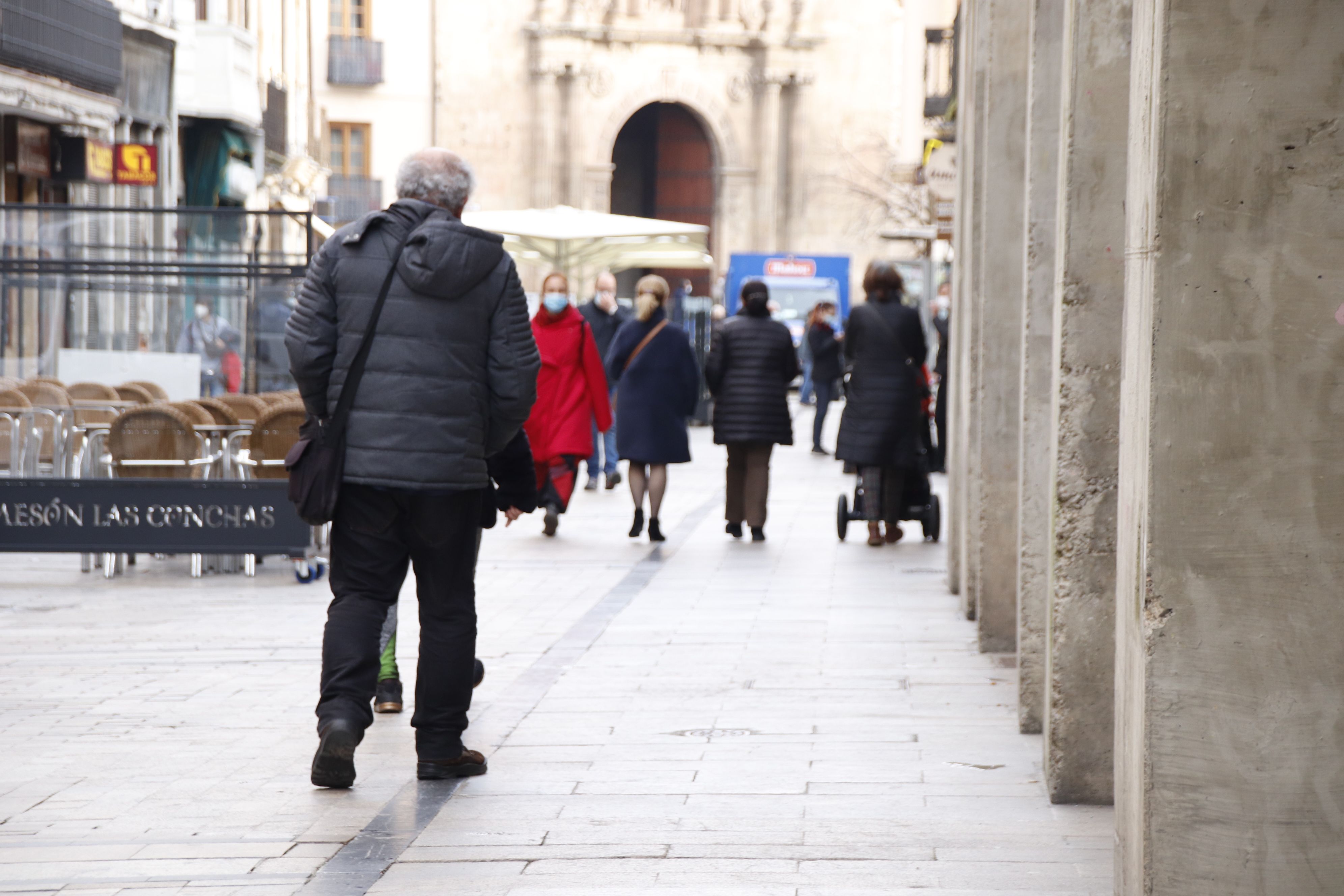 Gente paseando por la calle